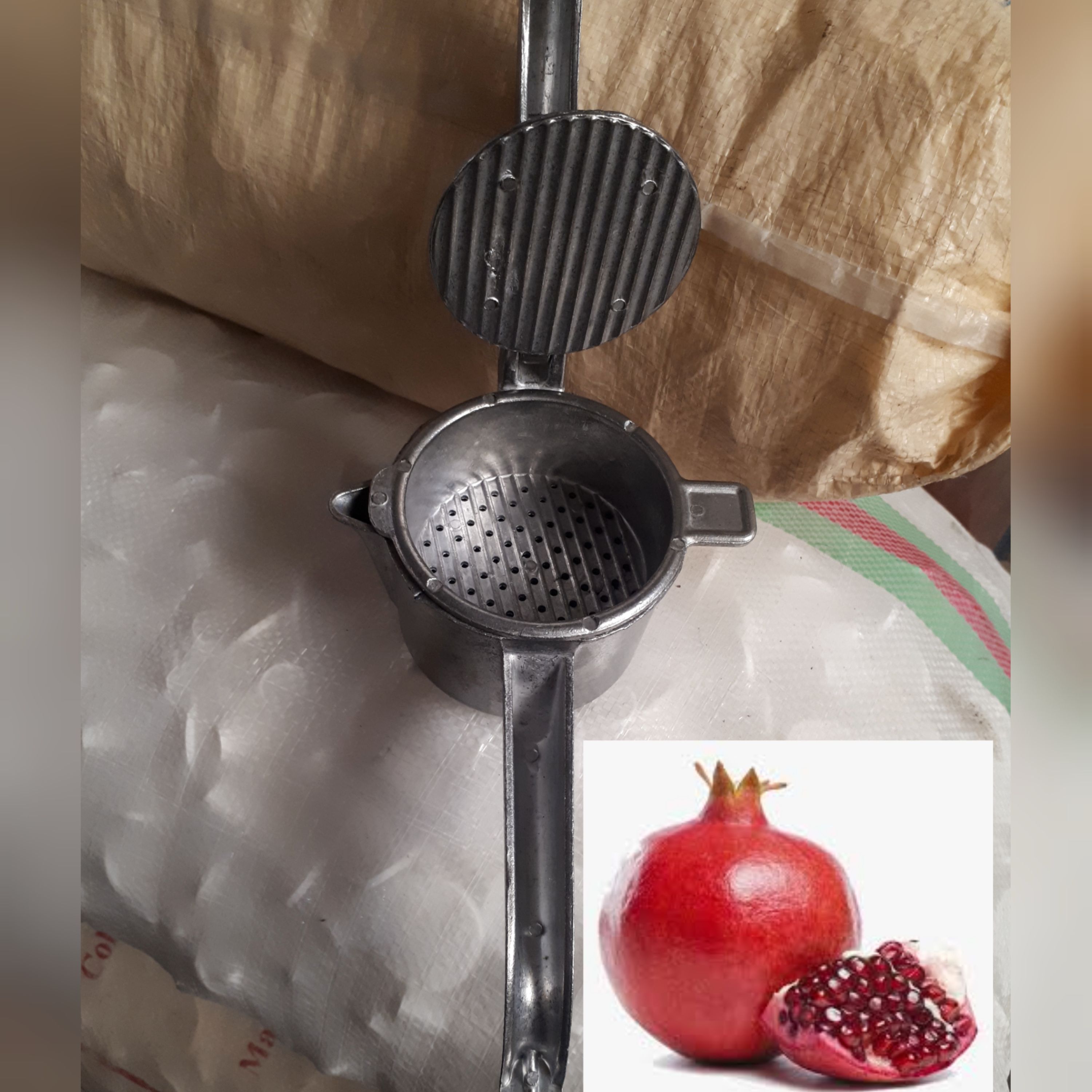 آب انارگیری دستی