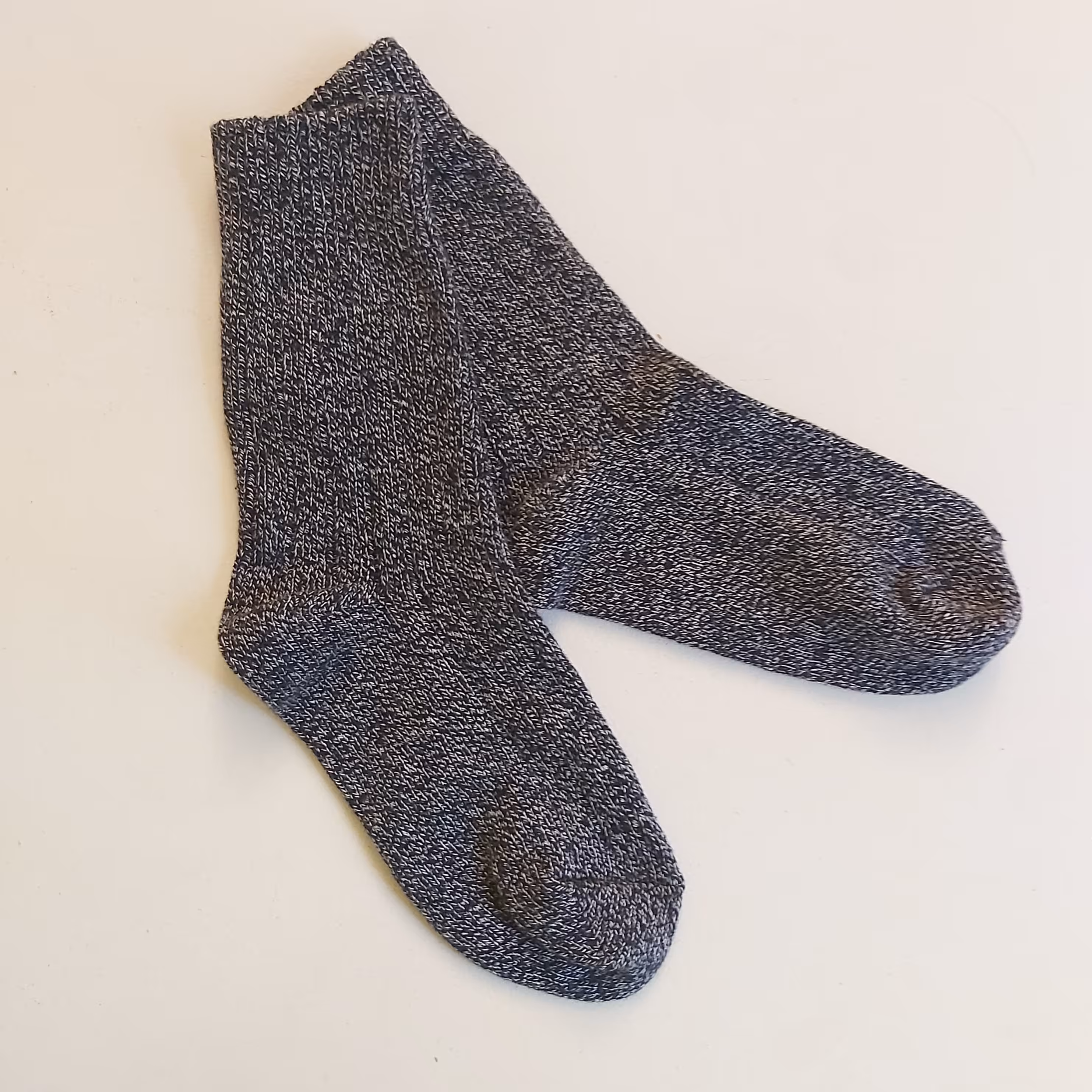 جوراب گرم و ساقدار مردانه و زنانه فری سایز تا سایز  43 رنگ سورمه ای و مشکی وارداتی