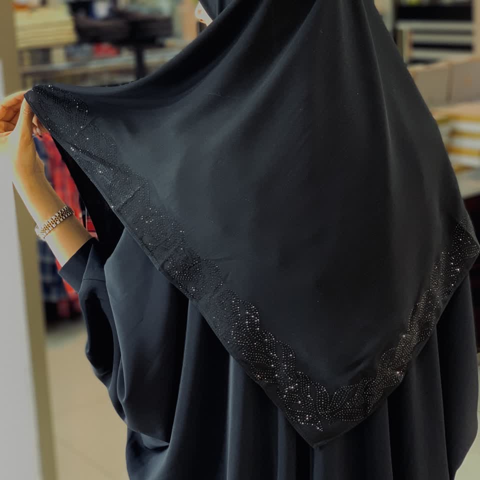روسری مشکی جت بلک نگین چسبی مدل پیچک روسری کرپ روسری مجلسی