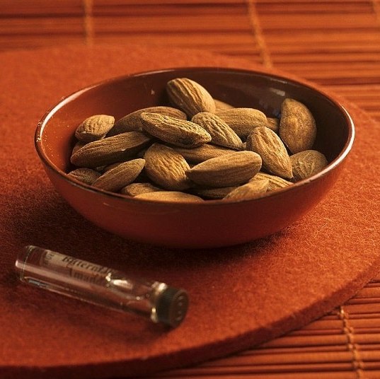 روغن گیاهی بادام شیرین درجه یک در بسته بندی 100 سی سی با قیمت مناسب