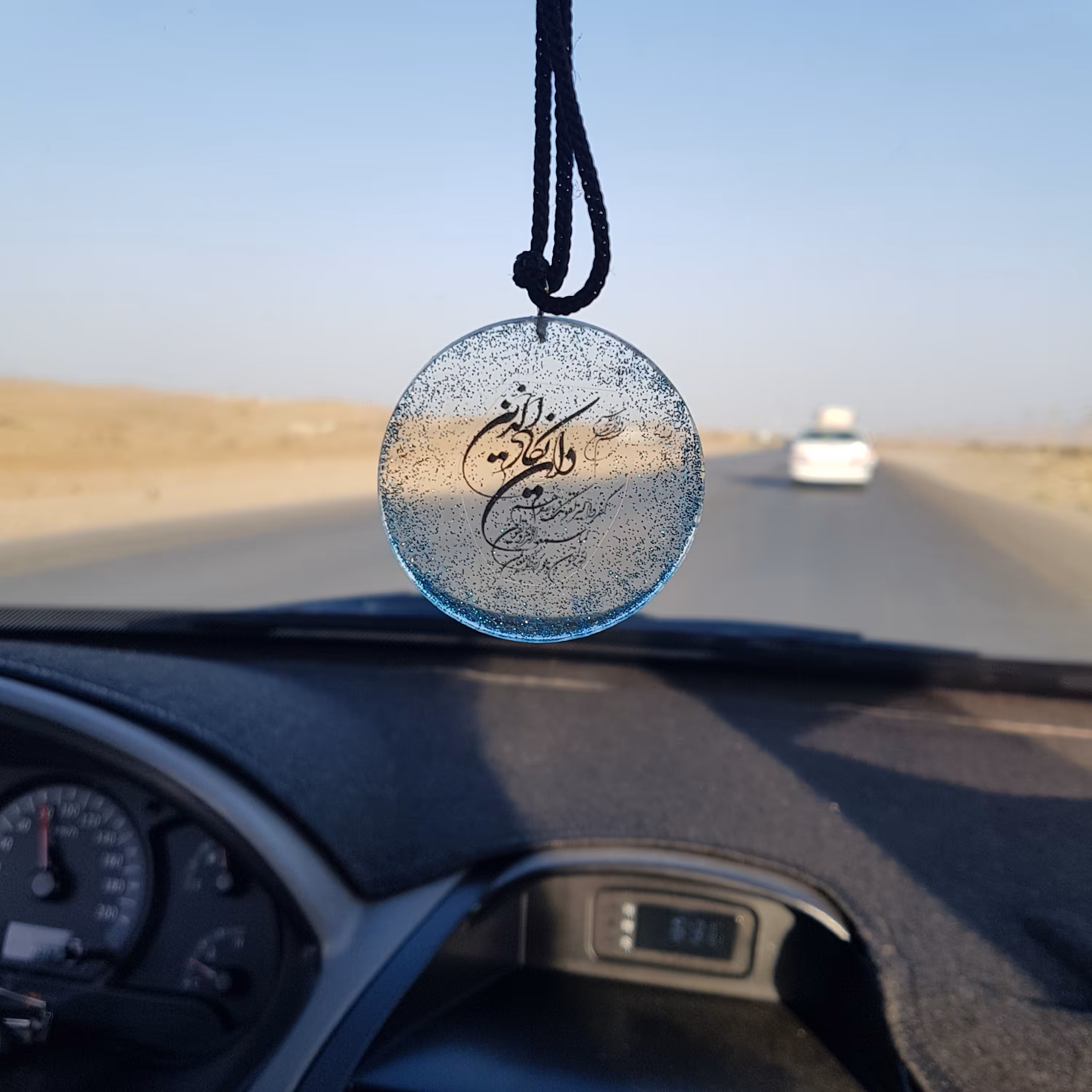 آویز  خودرو وان یکاد شفاف رزینی با نوشته دلخواه شما