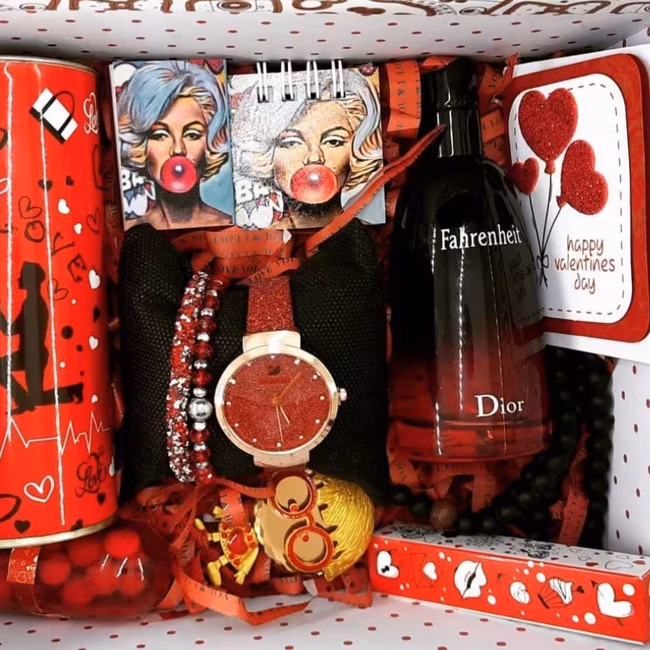 باکس کامل ساعت و دستبند و عطر دیور فارنهایت پک کامل ساعت و دستبند و عطر باکس هدیه ساعت و عطر و دستبند برای ولنتاین