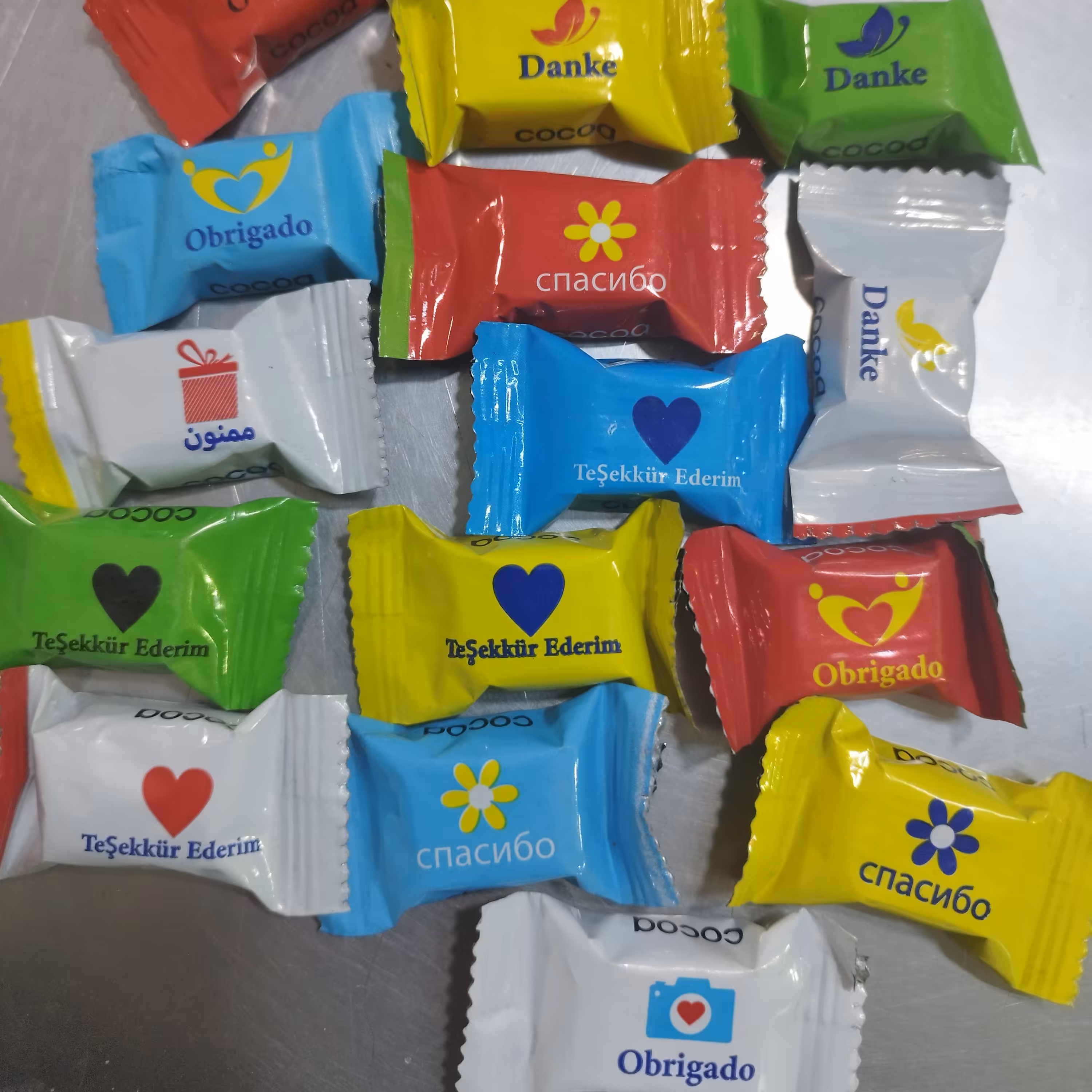 شکلات کاکائو رنگارنگ آیسودا (یک کیلو) آی سودا ایسودا کاکایو شیرین 