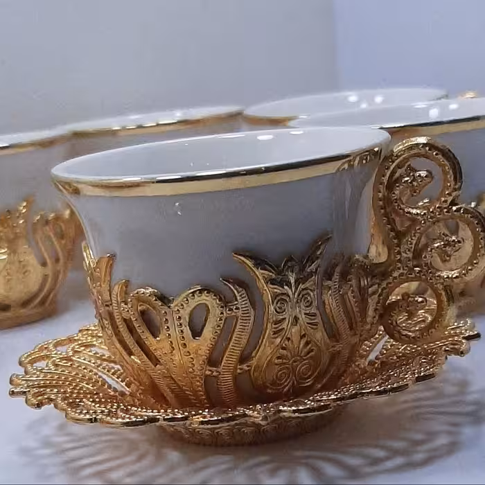 فنجان نعلبکی  سفید پایه طلایی