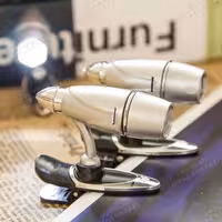 چراغ مطالعه گیره دار باطری خور قابل نصب و استفاده روی میز و خودرو و محل کار