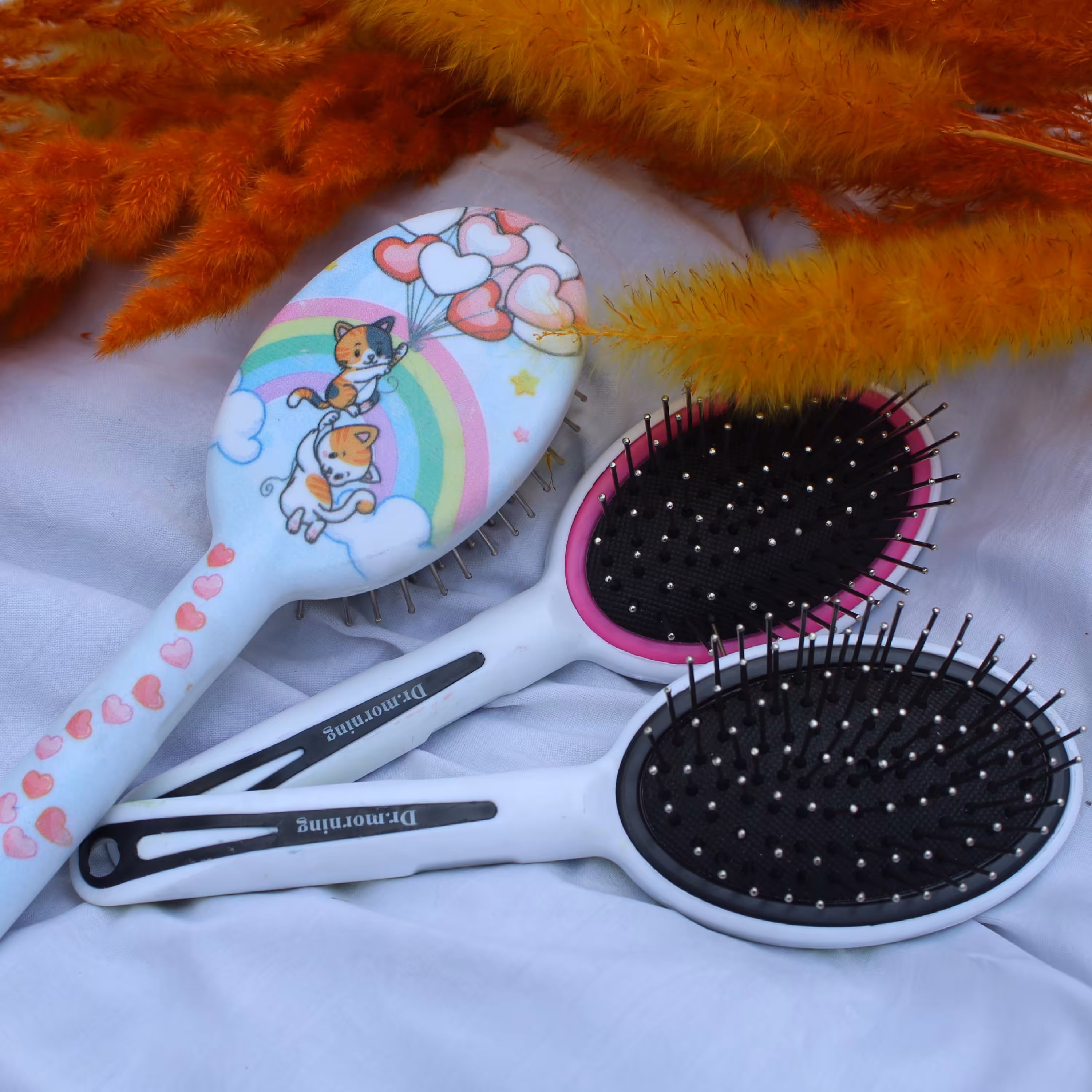 برس مو طرح دار بچه گانه. در12رنگ و طرح متنوع. با طرحهای دخترانه وپسرانه. جنس دندانه فلزی