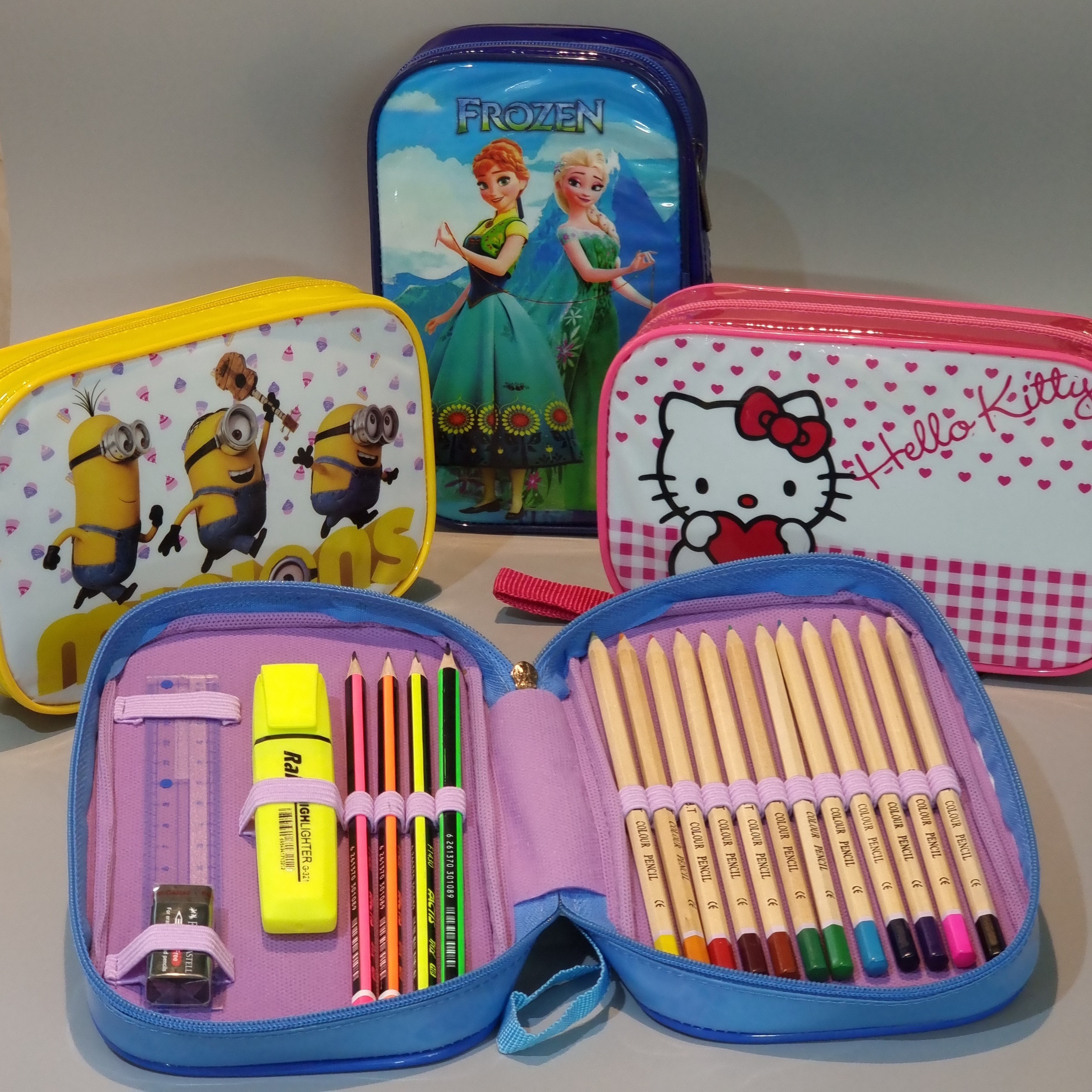 جامدادی کتابی تک زیپ دارای کِش نگهدارنده در 4 رنگ و طرح