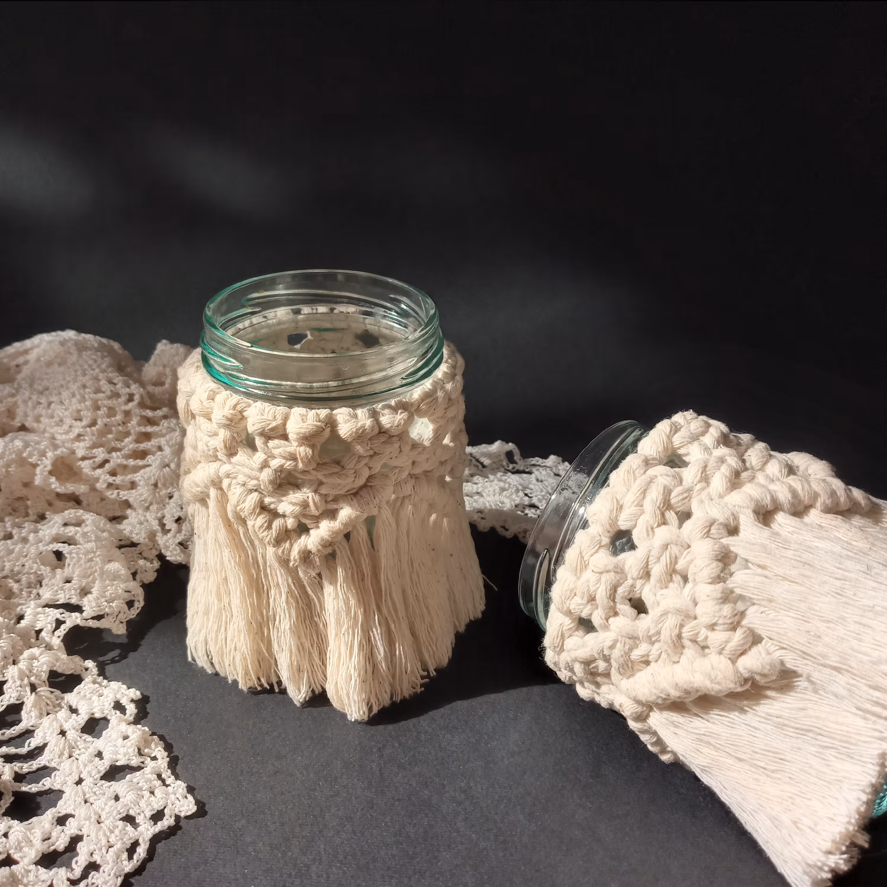 جاشمعی و گلدان مکرومه