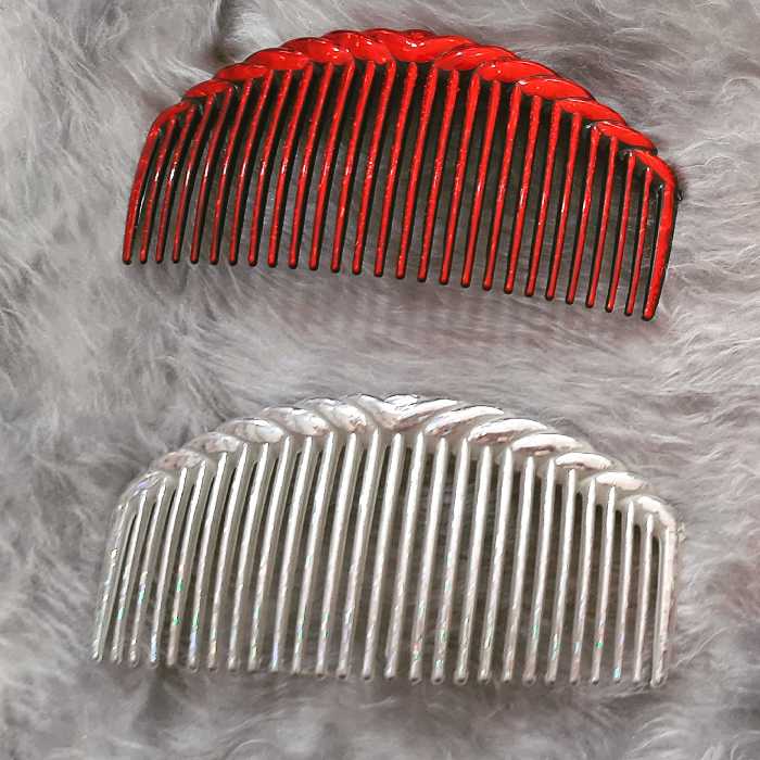 28عدد شانه زلفی طرح متالیک شیک و زیبا در  چهار رنگ بندی  سایز کوچک رنگ بندی طلایی و قهوه ای و نقره ای و قرمز 