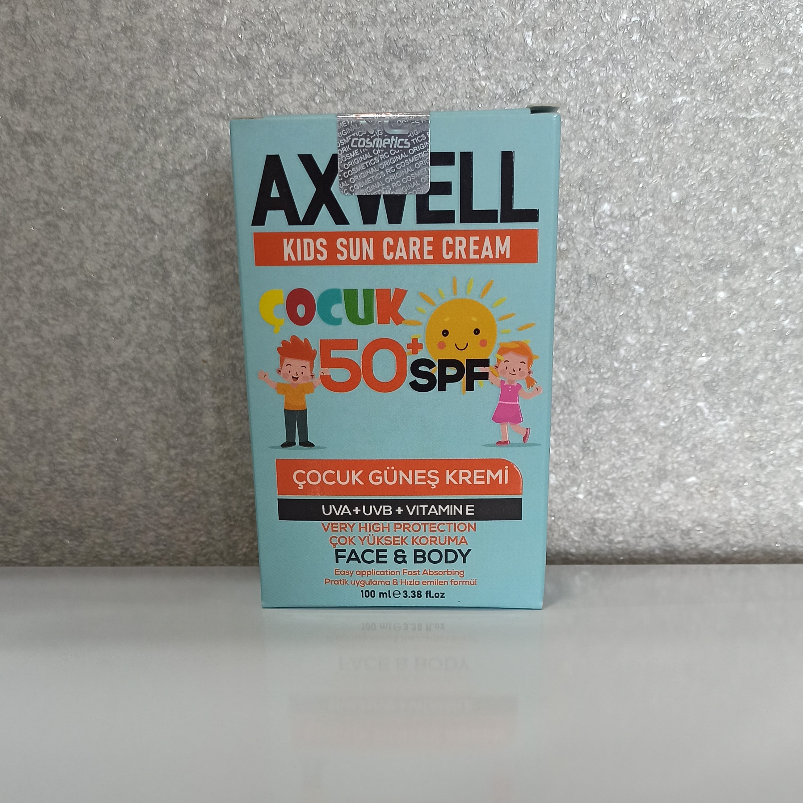 کرم ضدآفتاب کودک آکسول Spf50 حاوی ویتامین E با محافظت بالا حجم 100 میل