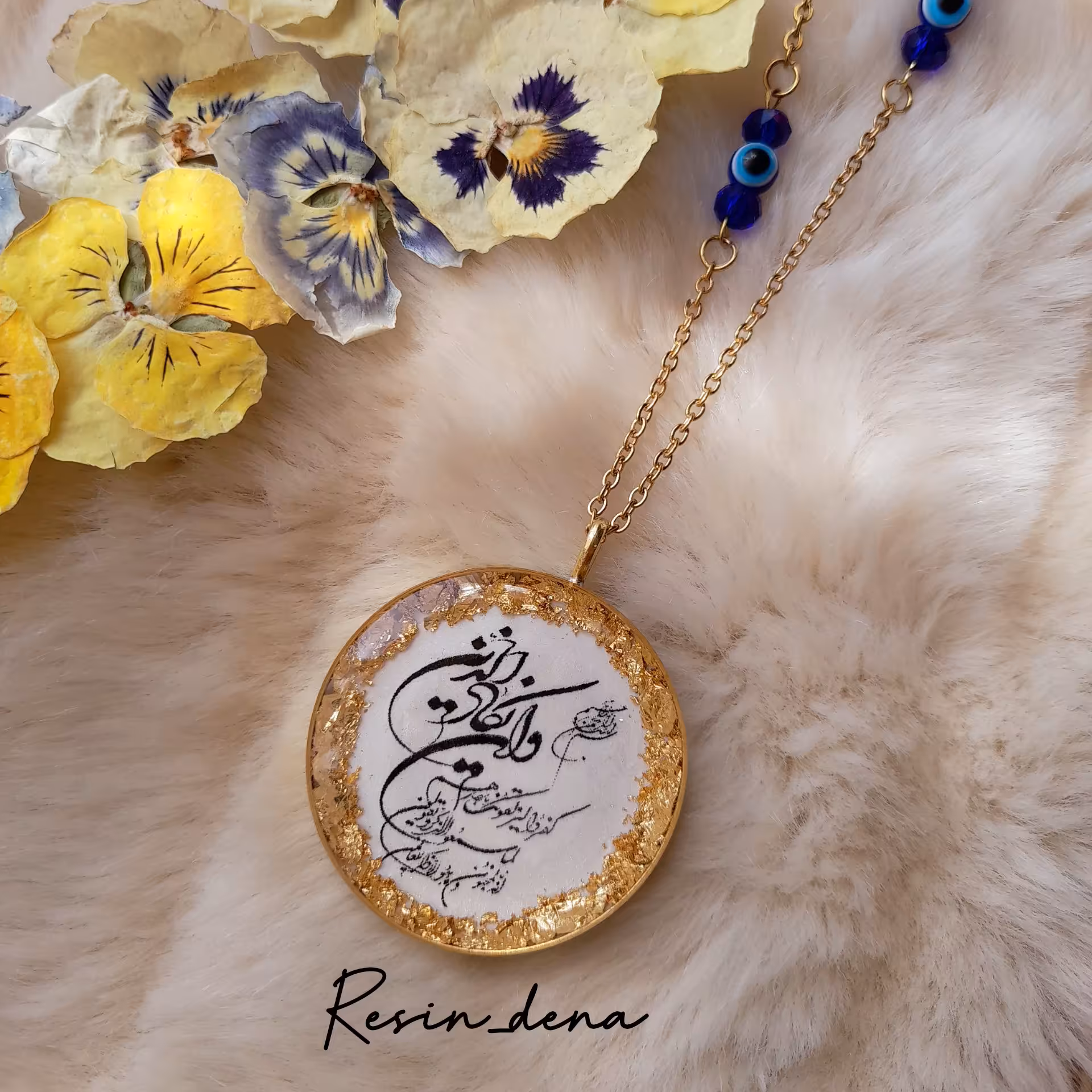 آویز ماشین طرح وان یکاد کار شده با ورقه های طلا