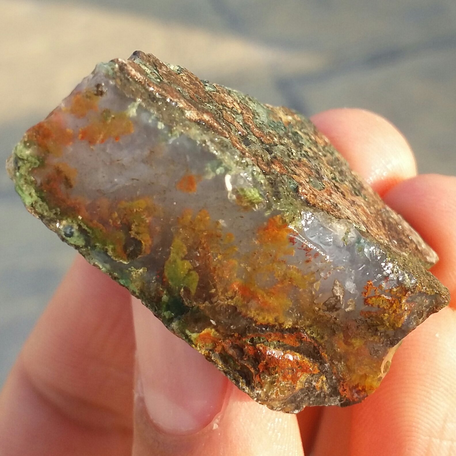 سنگ راف حبه عقیق منظره 7رنگ بسیار دیدنی شاهکار خلقت کاملا طبیعی محشر
 کد 8826