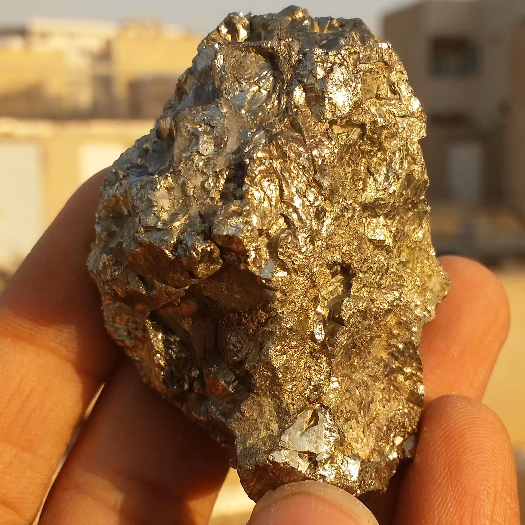 نمونه فوق کلکسیونی درشت سنگ راف  پیریت طلایی ملقب به سنگ طلا همرشدی با بورنیت 100 در 100 طبیعی شاهکار خلقت
کد 9391