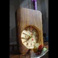 ساعت رومیزی ایستاده تلفیق با گلدان شیشه ای متریال چوب فنلاندی وارداتی