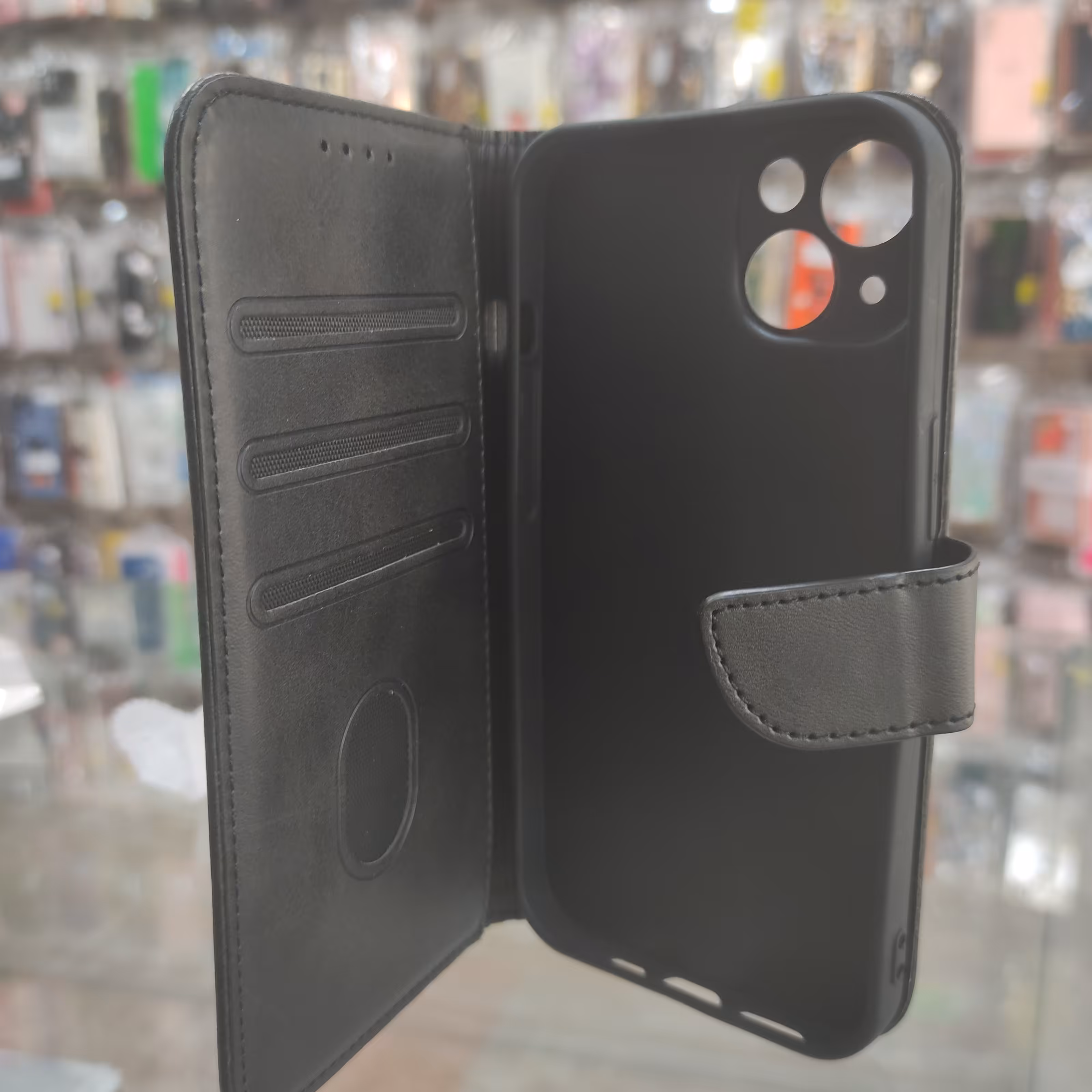 قاب گوشی iphone13 قاب گوشی ایفون 13  چرمی جامدارکی  رنگ مشکی
