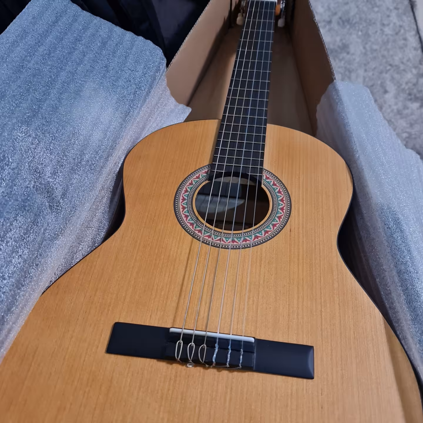 گیتار کلاسیک پارسی Pars C7 همراه با سافت کیس (کاور) هدیه