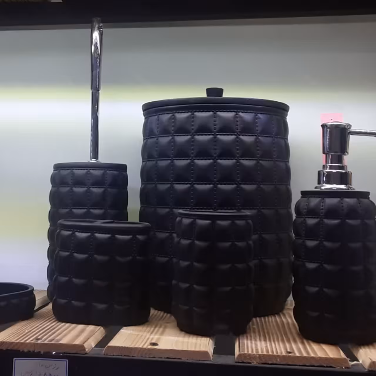 ست سرویس بهداشتی 6پارچه رزین مشکی