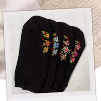 جوراب گلدوزی شده بادست سفارشی دوز طرح گل داوودی کنار پا