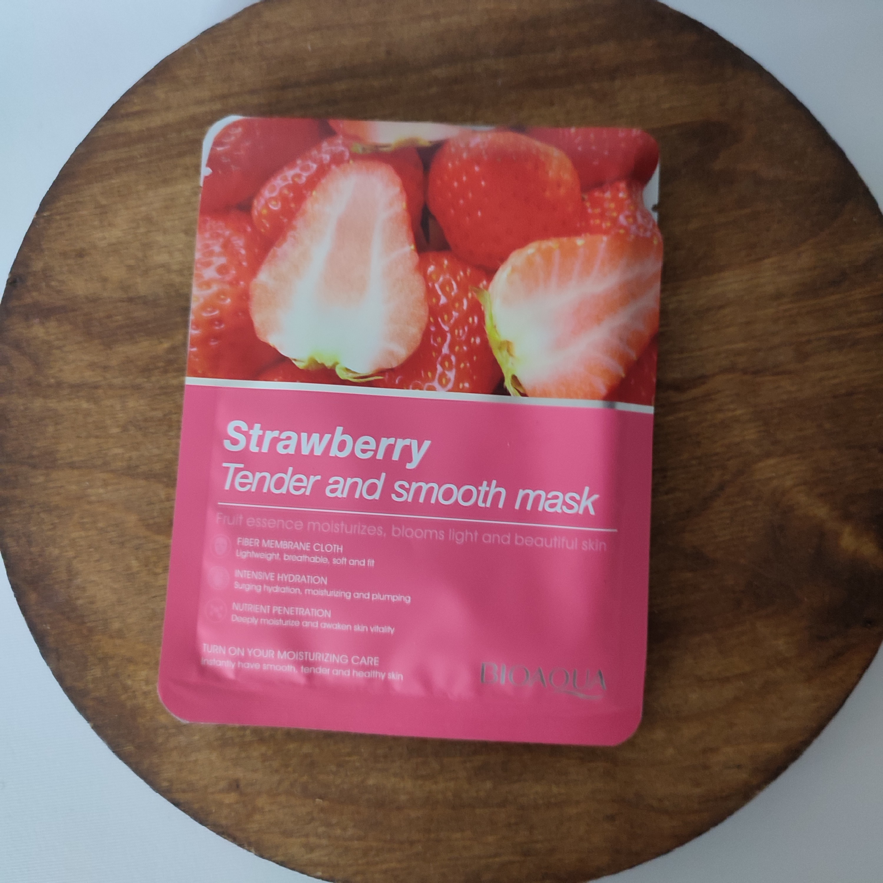 ماسک ورقه ای توت فرنگی روشن کننده و درخشان کننده