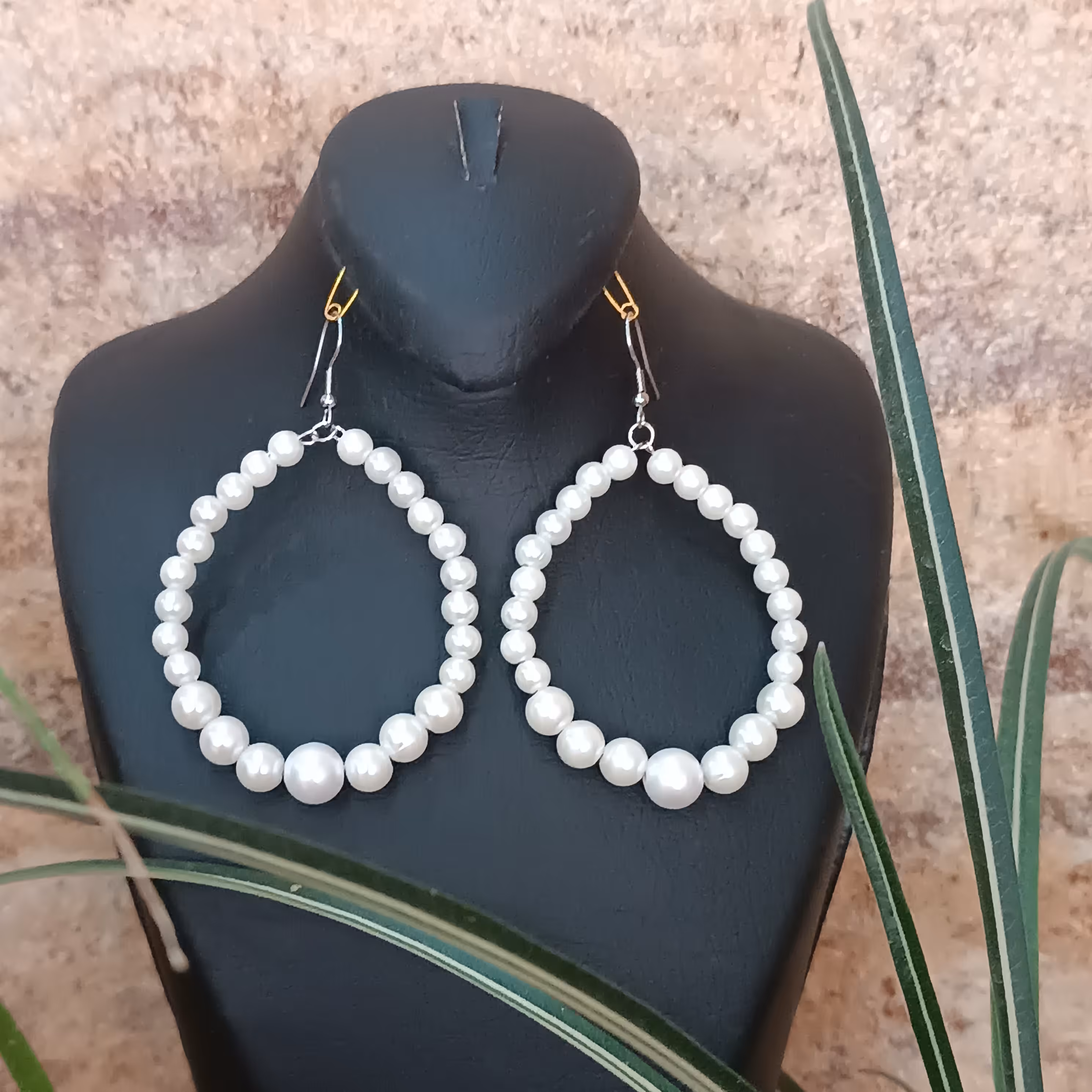 گوشواره ی مرواریدی با متریال رنگ ثابت