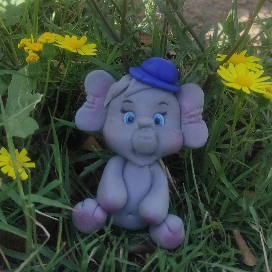 مجسمه فیل جنس از خمیر ایتالیایی یا چینی با فوندانت قابل اجرا هست