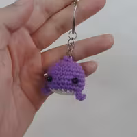 جاکلیدی دستبافت نهنگ کوچولو سایز 3 سانت در رنگهای دلخواه شما