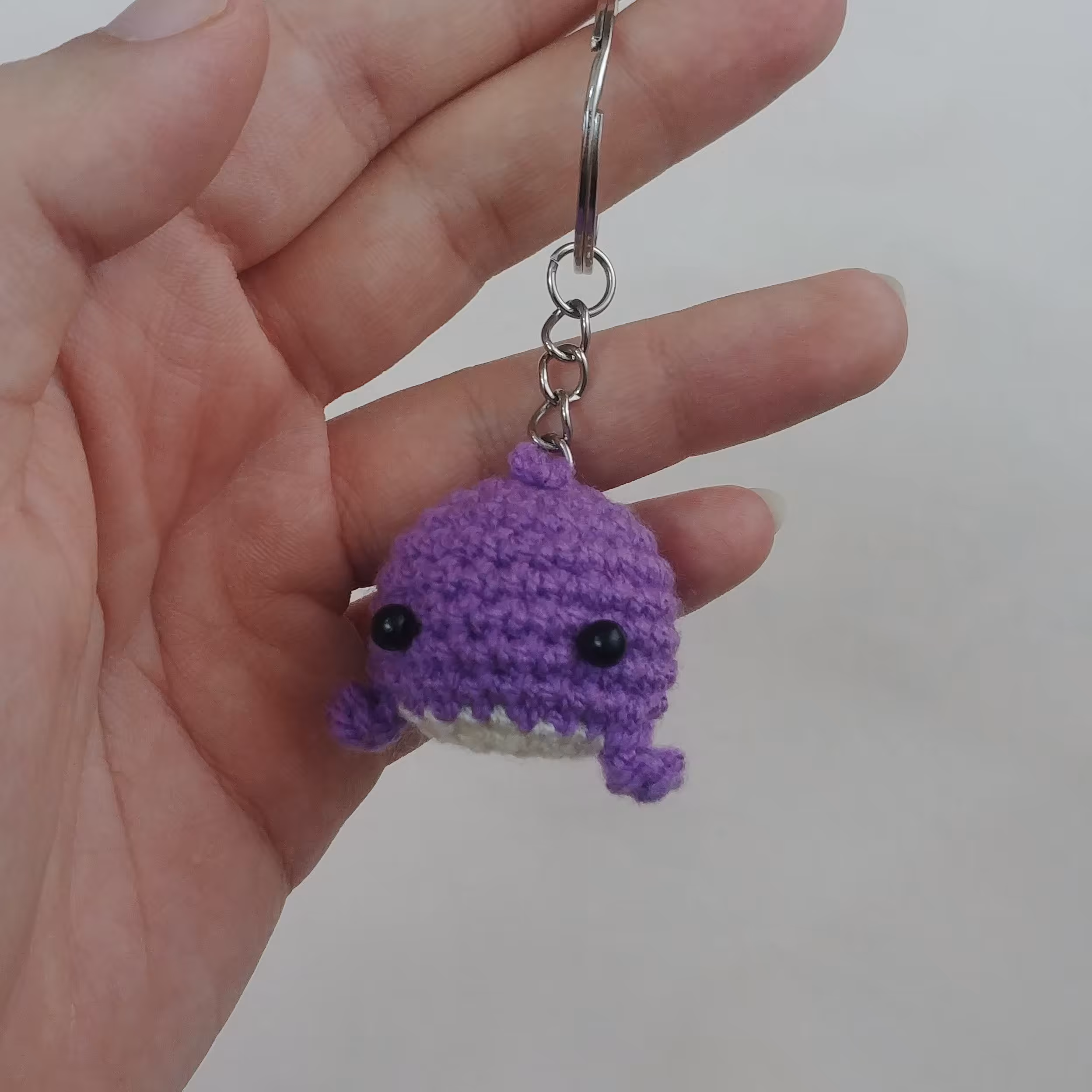 جاکلیدی دستبافت نهنگ کوچولو سایز 3 سانت در رنگهای دلخواه شما