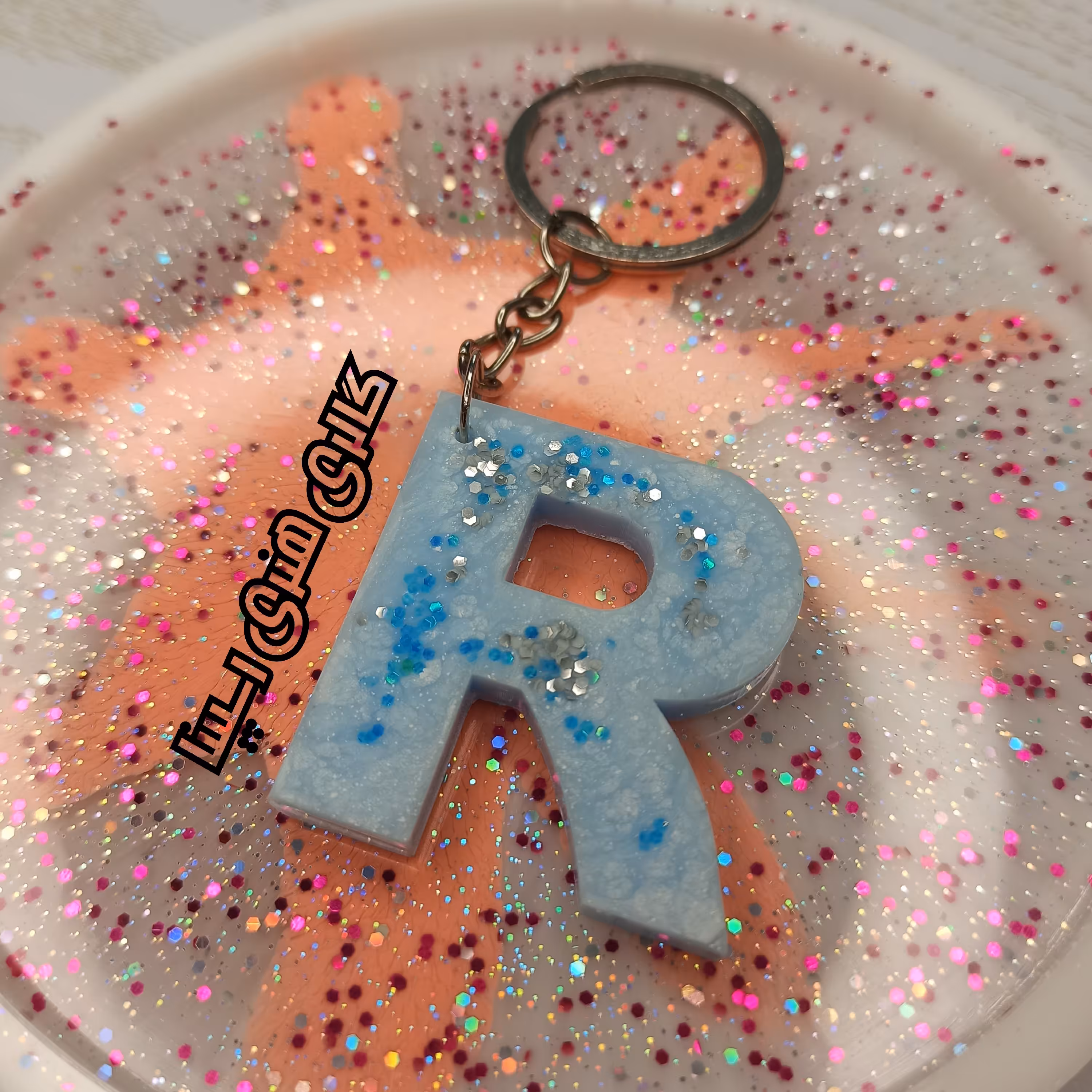 6.جاسوئیچی حروف لاتین رزینی
قابل سفارش در رنگ های مختلف