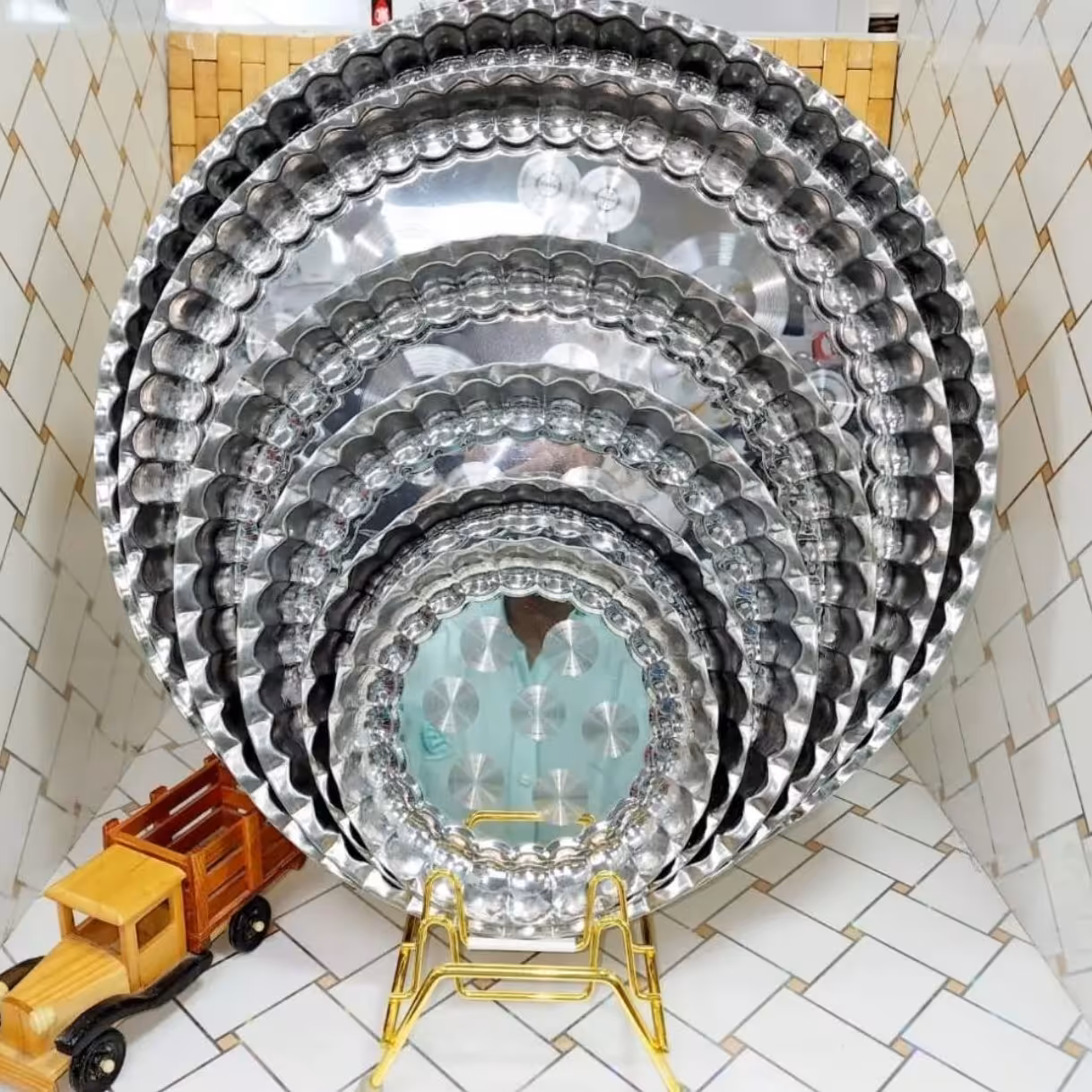 سینی استیل با سرویس کامل و تکی هم میشه ارسال کرد 