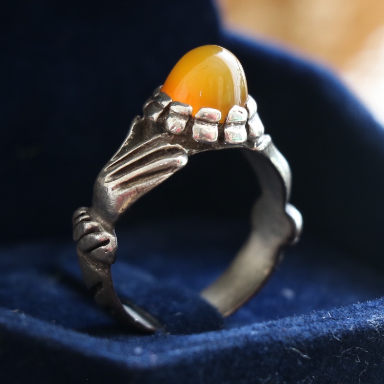 انگشتر نقره کهنه و قدیمی عقیق زرد رکاب دست و دلبر