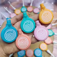 خط چشم آبنباتی رنگی یوشاس 
