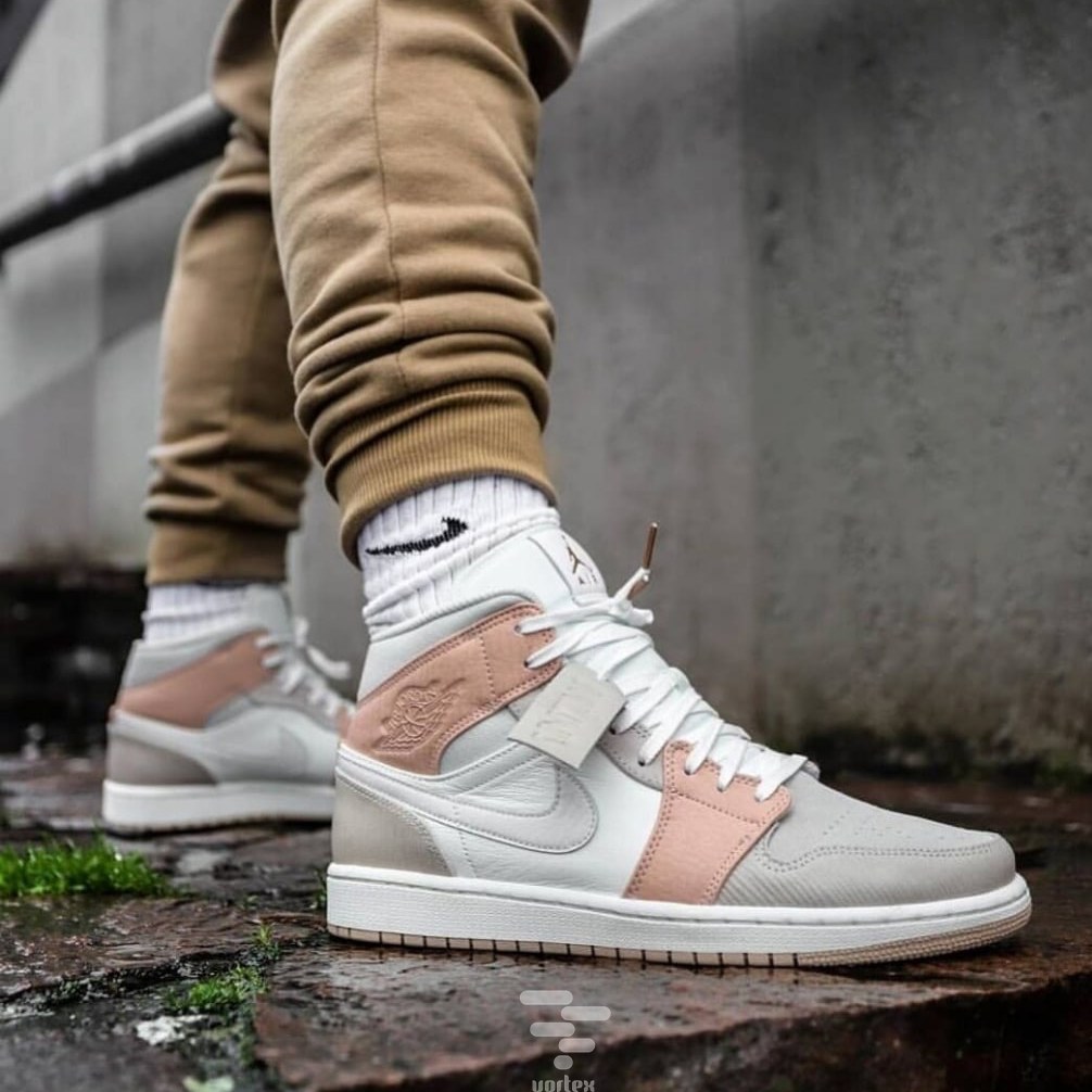 کتونی زنانه نایکی جردن1 رترو مدل Air Jordan 1 Retro High OG