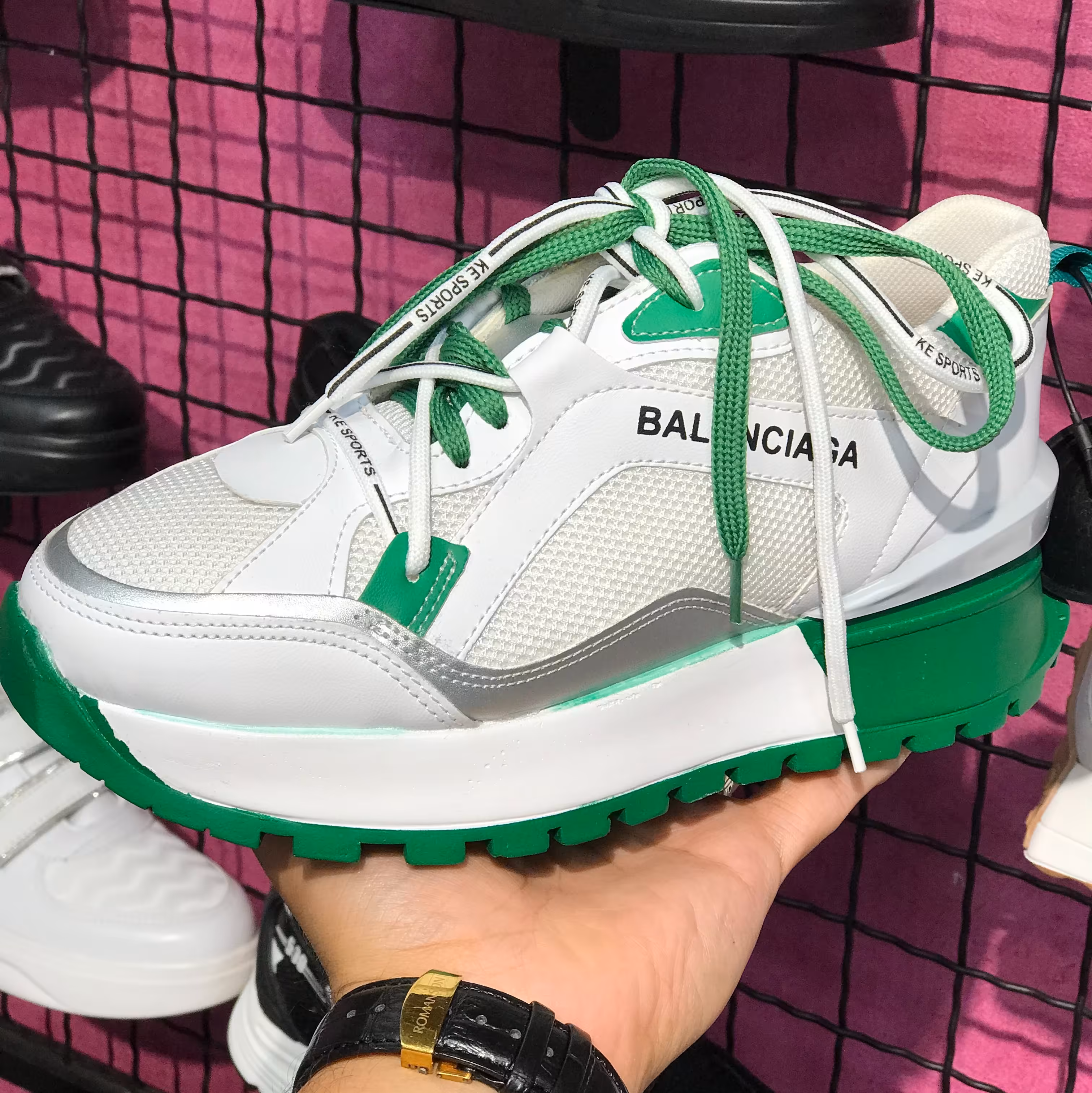 کتونی بالنسیاگا در سه رنگ