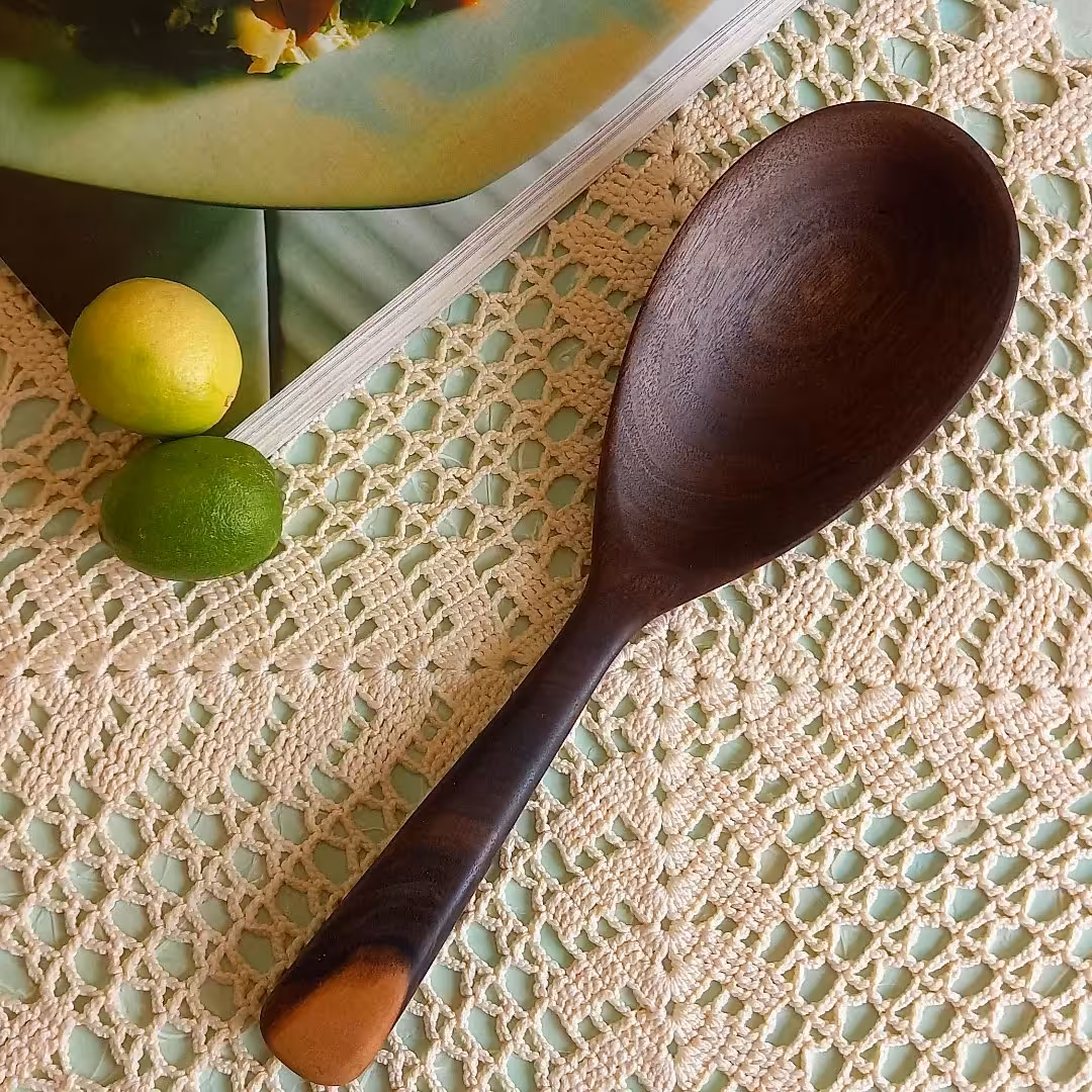 ملاقه چوبی دستساز بارلی مناسب جهیزیه عروس چوب گردو 25 سانتی