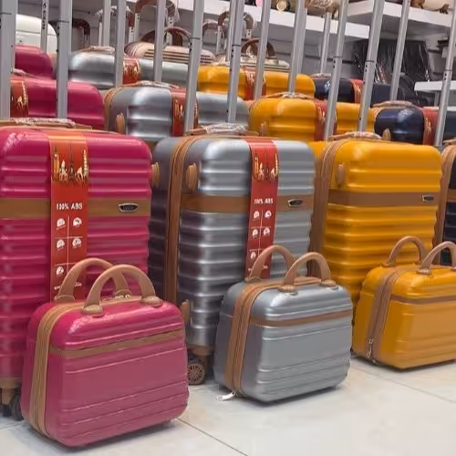 چمدان سه تیکه  و متوسط و کوچک و آرایشی  نقره ای