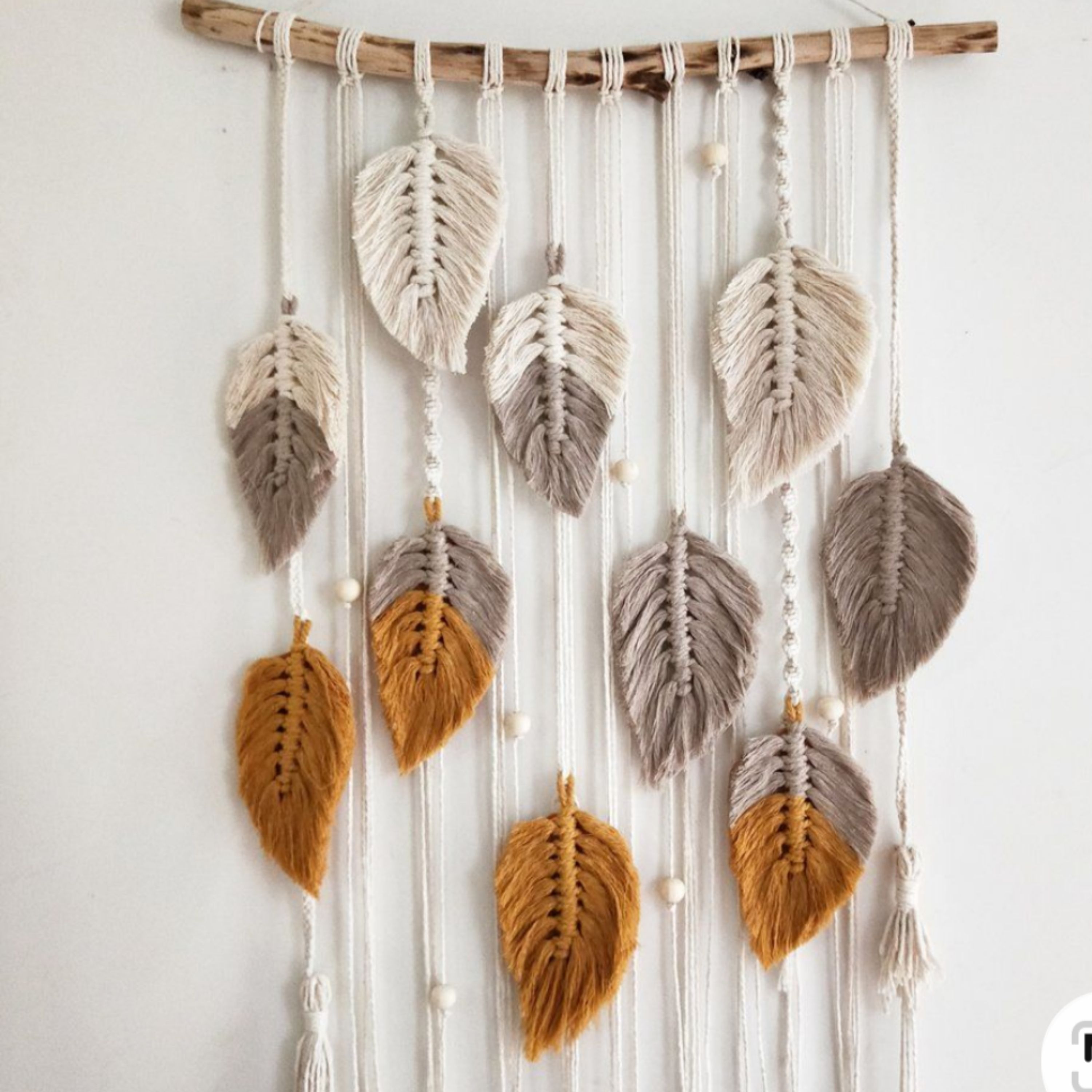 آویز برگ مکرومه