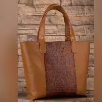 کیف دستی زنانه چرم طبیعی نوع گاوی کاملا دستدوز و دستساز کد 1