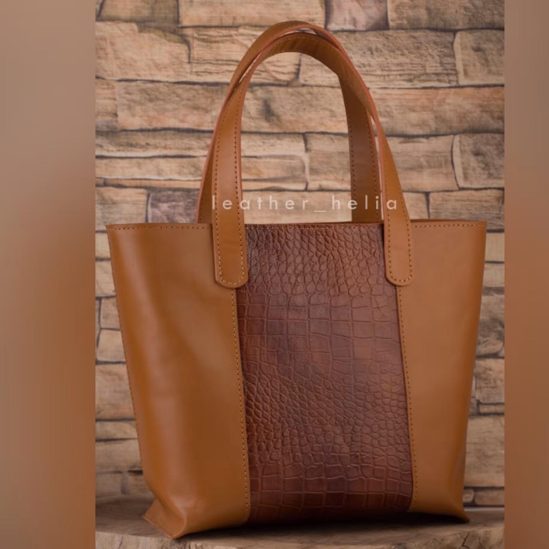 کیف دستی زنانه چرم طبیعی نوع گاوی کاملا دستدوز و دستساز کد 1