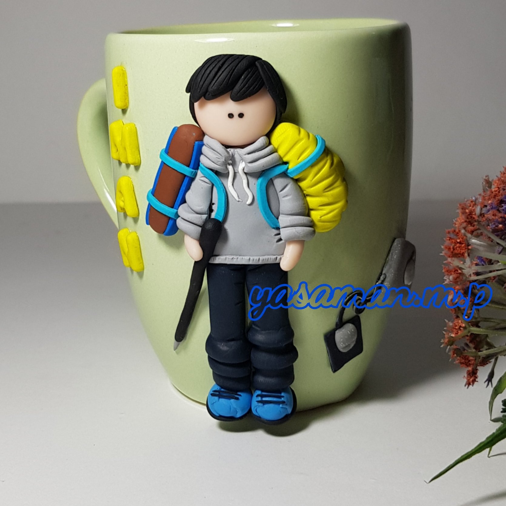 ماگ کوهنورد،قابل تغییر در رنگ ماگ و مدل لباس و رنگ لباس،خمیر فیمو ضد اب و حرارتی،تحویل 2 روز