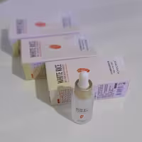 سرم روشن کننده و ضدچروک رورک.مناسب برای انواع پوست.شفاف کننده صورت.جوانساز.بافت سبک و زودجذب