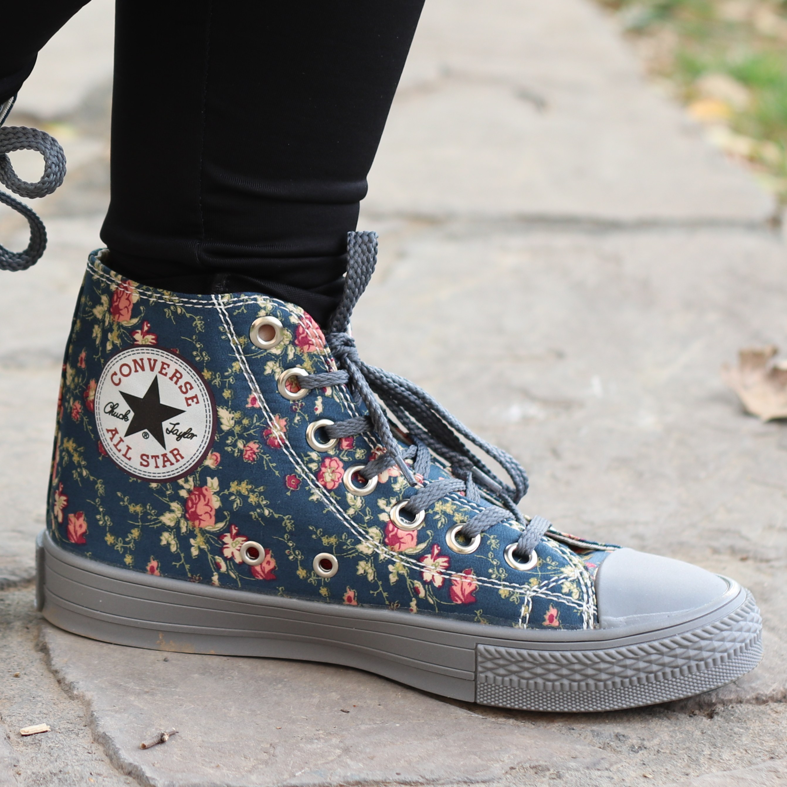 کفش الستار ساقدار طرح گلدار لی