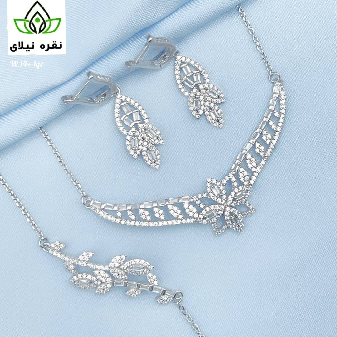 سرویس  جواهری نقره با عیار 925
آبکاری رادیوم و رنگ ثابت تضمینی 
کاری زیبا و تک 
دارای فاکتور معتبر و ارسال رایگان.