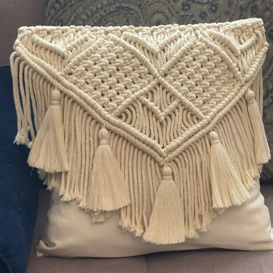 کوسن مکرومه 40 در 40 شیری قابل اجرا در رنگ های دلخواه