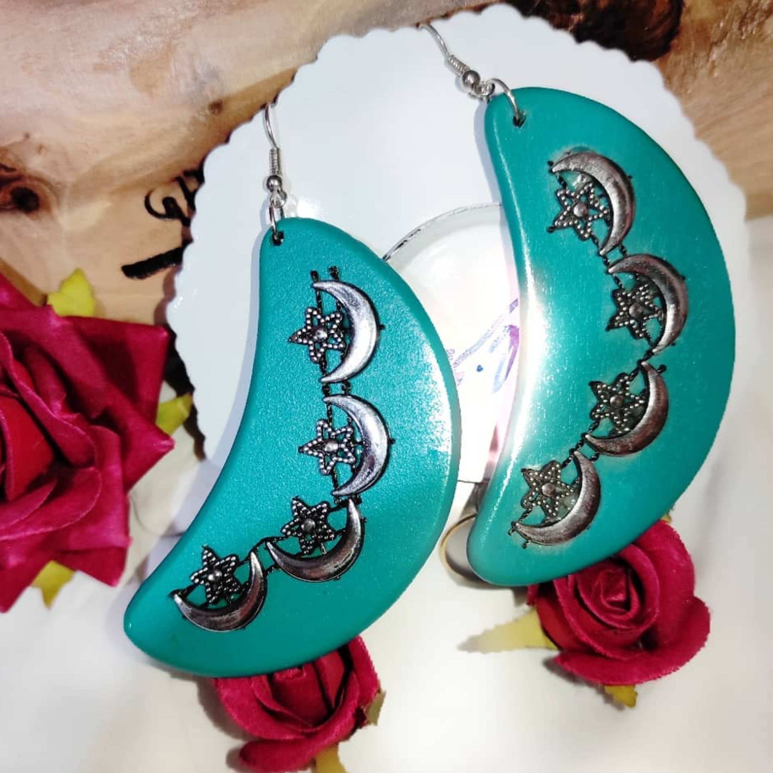 گوشواره چوبی ترک طرح ماه سبز رنگ