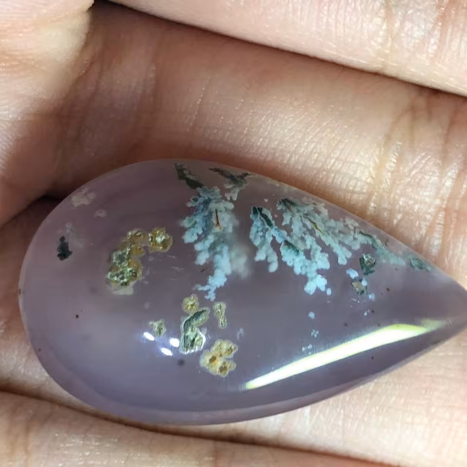 نگین شجر شکوفه هفت رنگ زمینه سوسنی با تراش اشکی خاص و زیبا بسیار خوش رنگ کد 120