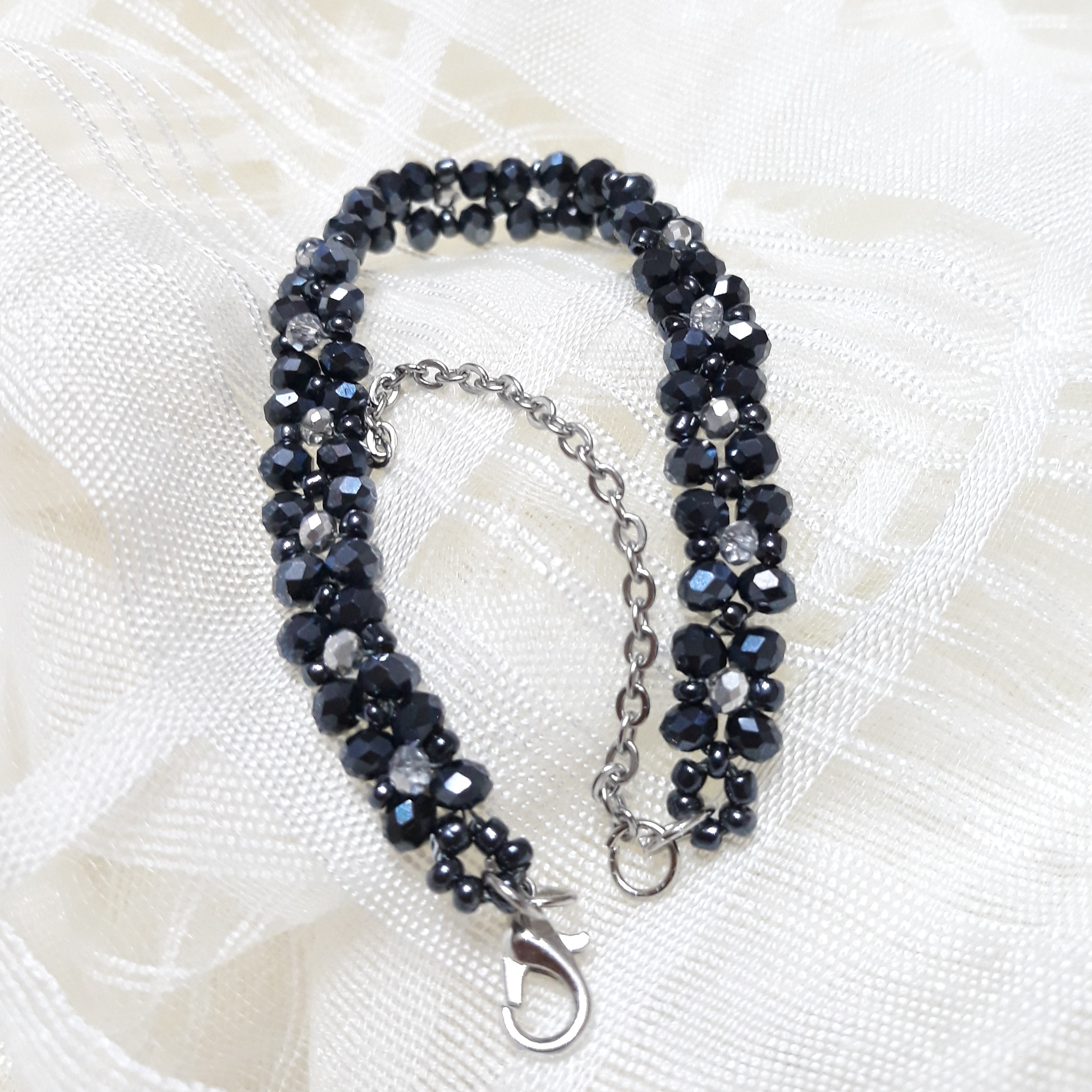 دستبند کریستالی سورمه ای و نقره ای