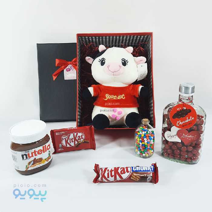 باکس کادو ولنتاین با عروسک گاو لباس قرمز