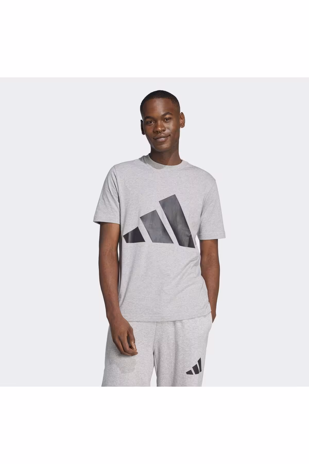 تی شرت مشکی مردانه لوگوی بزرگ ضروری است اورجینال adidas