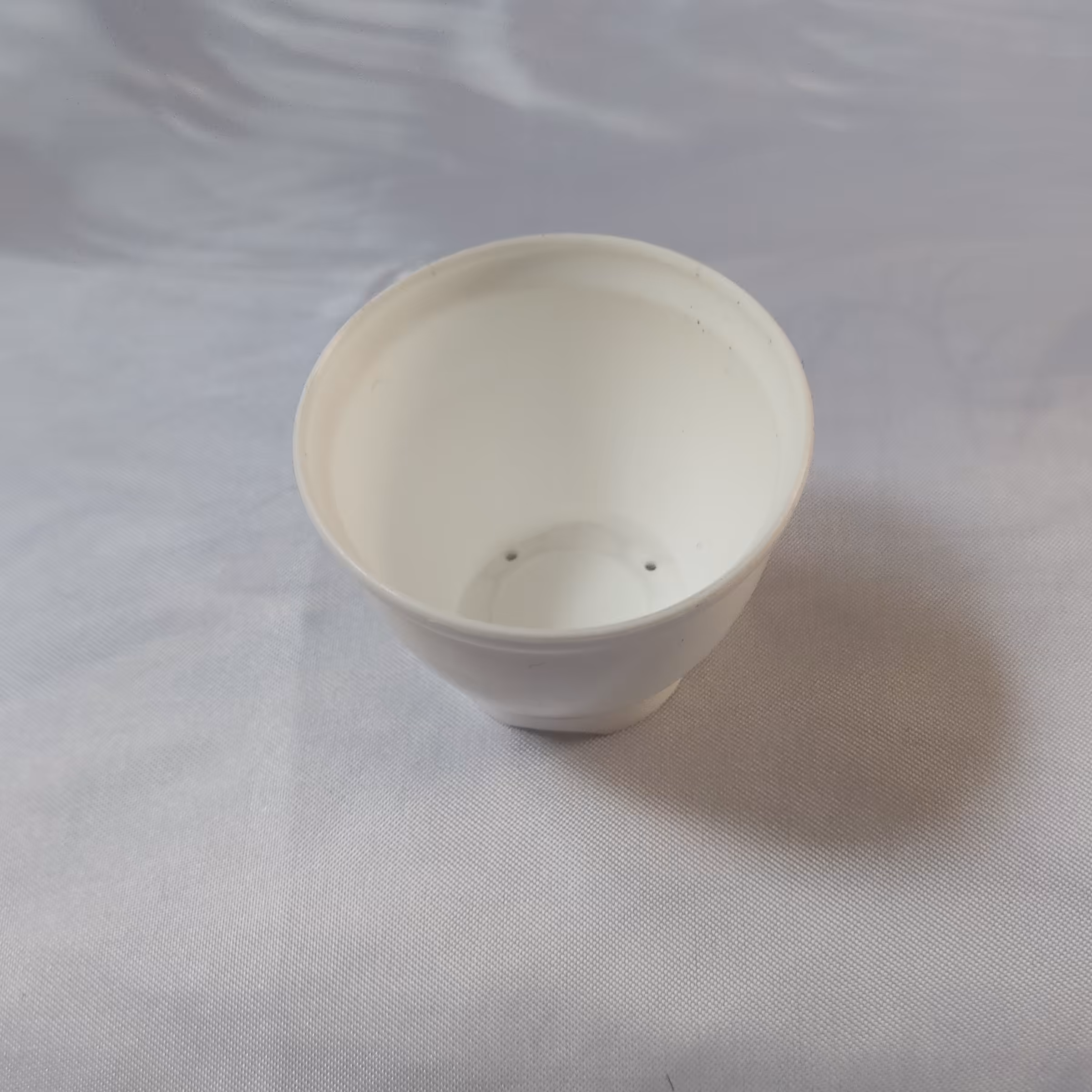 گلدان پلاستیکی مدل کلاسیک سایز 6 رنگ سفید