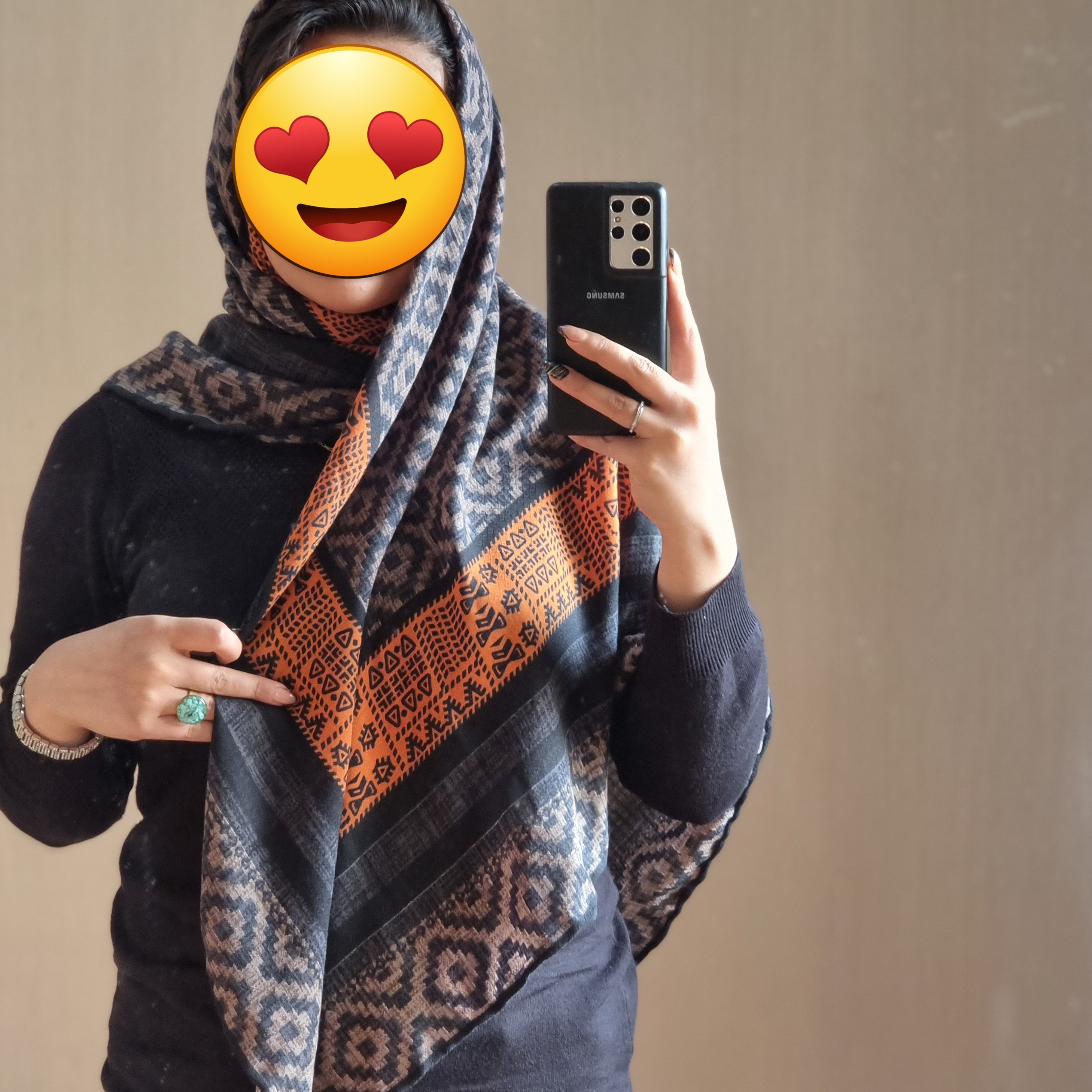 روسری دور دست دوز  قواره 135  کار شیک و خاص دارای رنگبندی 